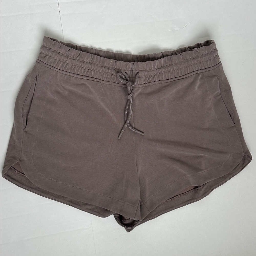 Athleta Seasoft Midrise 4” Drawstring Active Shorts in Taupe - Picture 5 of 8